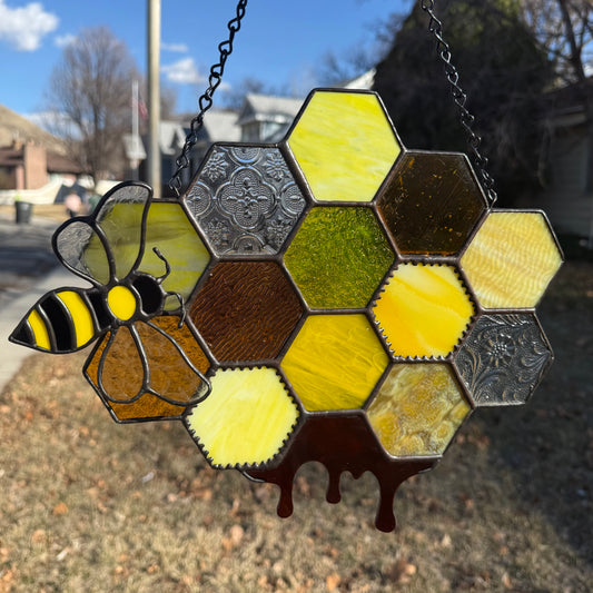 Honeycomb with Magnetic Bee